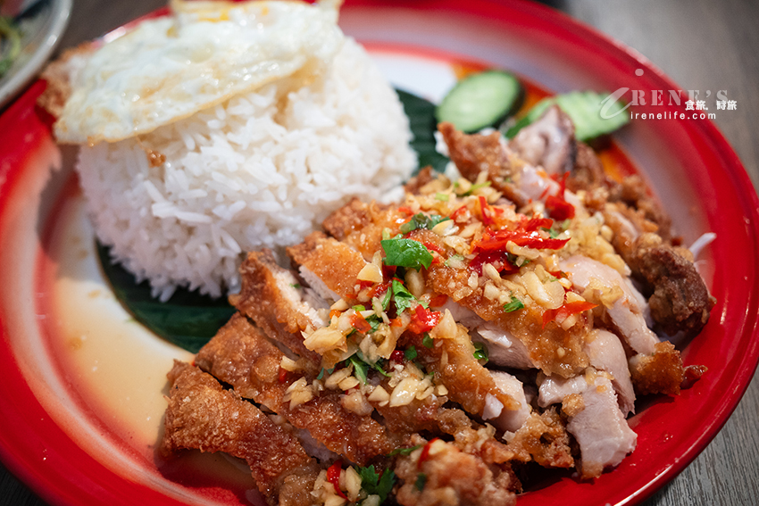 三重也有泰國傳統船麵囉，蓋飯、涼拌、炸物、甜點通通有，份量精緻純吃巧