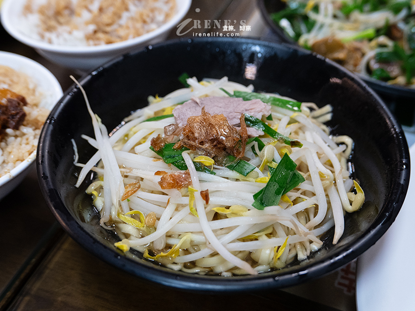 淡金公路上的人氣小吃店，必吃花東放養白斬土雞肉，有特約停車場可使用