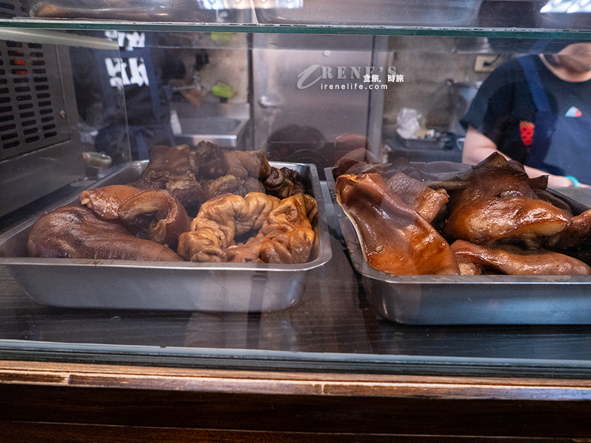 淡金公路上的人氣小吃店，必吃花東放養白斬土雞肉，有特約停車場可使用