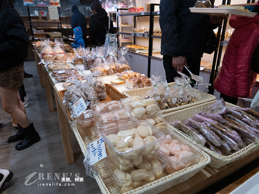 芋頭控一定要知道的烘焙店，各式各樣芋泥製品平價又好吃，麵包和其他甜點也不差