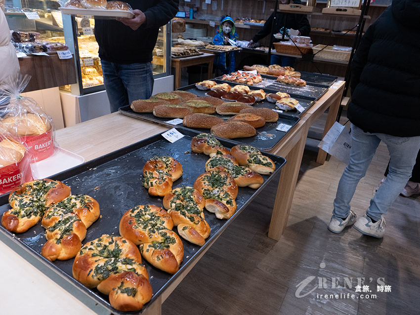 芋頭控一定要知道的烘焙店，各式各樣芋泥製品平價又好吃，麵包和其他甜點也不差