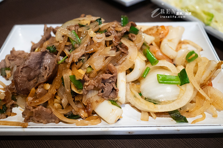 輔大人氣美食,還沒開門就開始排隊,最便宜190元,白飯、熱湯、飲料無限供應 輔大人氣美食,還沒開門就開始排隊,最便宜190元,白飯、熱湯、飲料無限供應