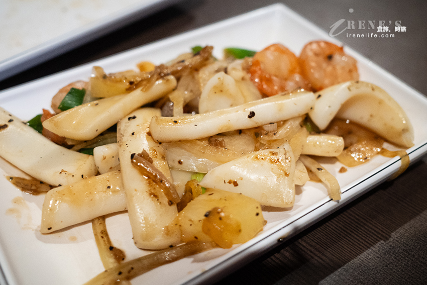 輔大人氣美食,還沒開門就開始排隊,最便宜190元,白飯、熱湯、飲料無限供應 輔大人氣美食,還沒開門就開始排隊,最便宜190元,白飯、熱湯、飲料無限供應