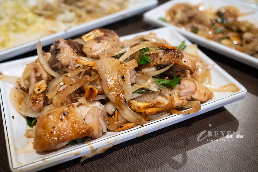 輔大人氣美食，還沒開門就開始排隊，最便宜190元，白飯、熱湯、飲料無限供應