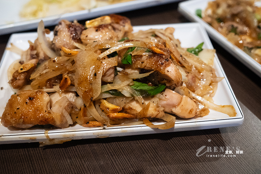輔大人氣美食,還沒開門就開始排隊,最便宜190元,白飯、熱湯、飲料無限供應 輔大人氣美食,還沒開門就開始排隊,最便宜190元,白飯、熱湯、飲料無限供應