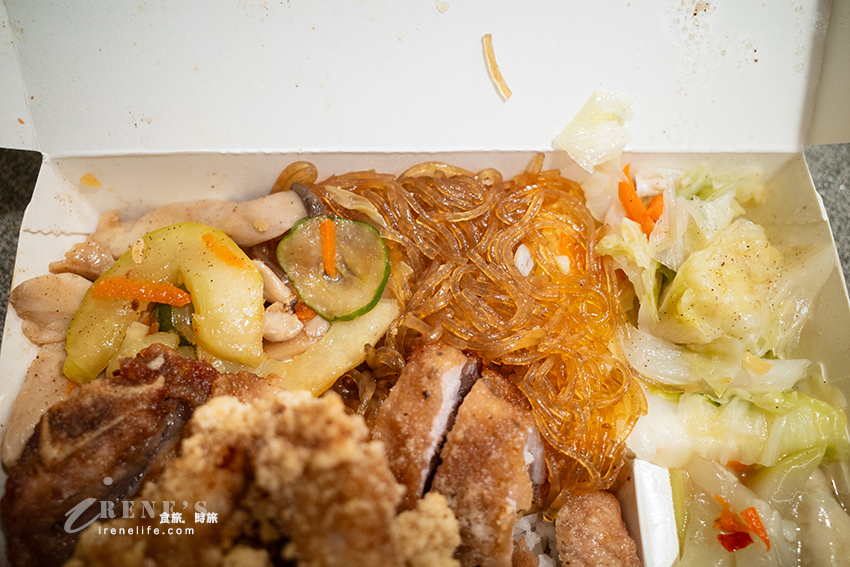 只賣平日而且一天只賣3小時的巷弄排隊便當店!只能外帶無內用,人氣必吃小雞飯 只賣平日而且一天只賣3小時的巷弄排隊便當店!只能外帶無內用,人氣必吃小雞飯