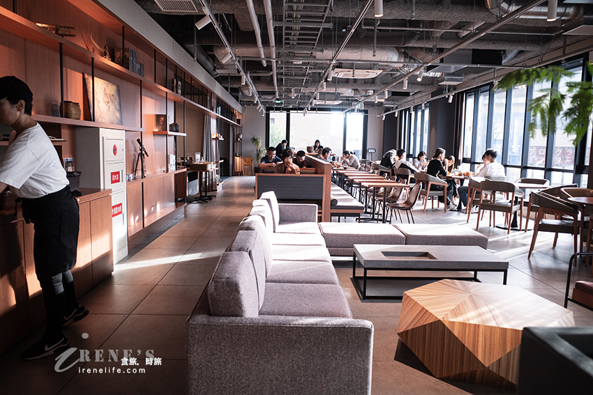 離關西機場只要兩站,一出站就到飯店,房間寬敞有大浴場,早餐海鮮丼吃到飽!適合早班機晚班機 離關西機場只要兩站,一出站就到飯店,房間寬敞有大浴場,早餐海鮮丼吃到飽!適合早班機晚班機