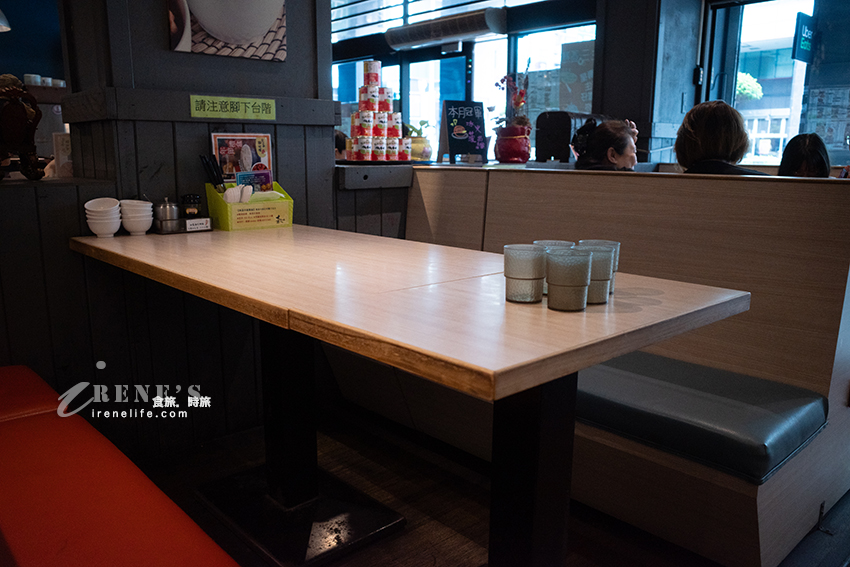 三重港式料理茶餐廳,熱炒、港點、煲飯、粥品樣樣有,選擇性超多,聚餐聚會皆合宜 三重港式料理茶餐廳,熱炒、港點、煲飯、粥品樣樣有,選擇性超多,聚餐聚會皆合宜