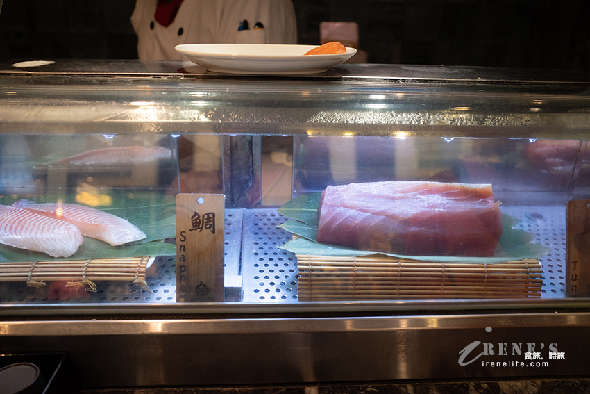 近小巨蛋的隱藏版吃到飽餐廳,午餐晚餐只要1080元就能吃到飽,螃蟹、烤鴨、牛排、披薩吃免驚 近小巨蛋的隱藏版吃到飽餐廳,午餐晚餐只要1080元就能吃到飽,螃蟹、烤鴨、牛排、披薩吃免驚