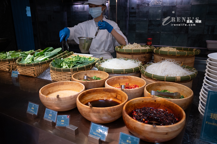 近小巨蛋的隱藏版吃到飽餐廳,午餐晚餐只要1080元就能吃到飽,螃蟹、烤鴨、牛排、披薩吃免驚 近小巨蛋的隱藏版吃到飽餐廳,午餐晚餐只要1080元就能吃到飽,螃蟹、烤鴨、牛排、披薩吃免驚