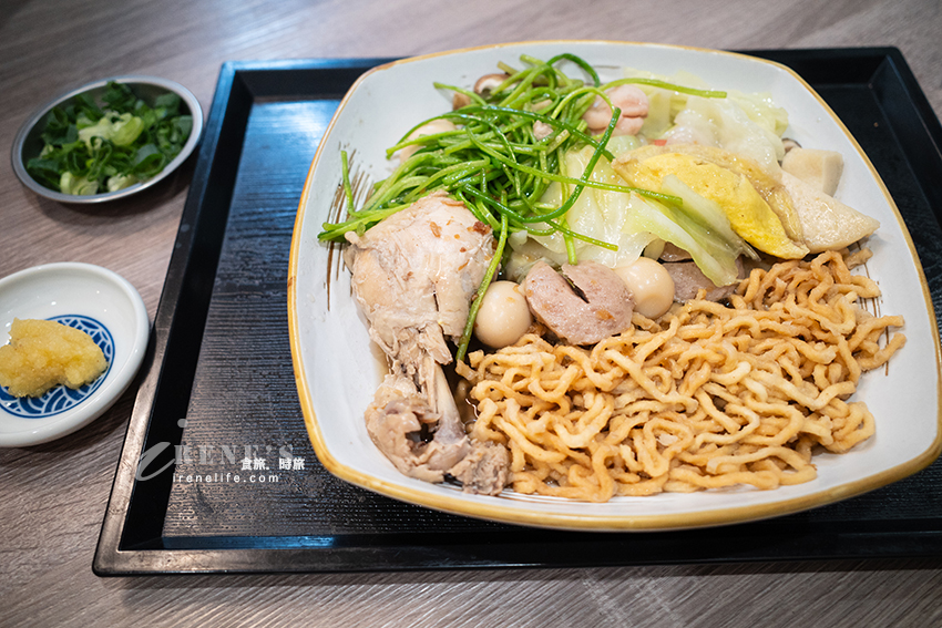 士林夜市美食推薦，想吃自己選的一帖漢方麻辣燙，還有老闆自己愛吃而兼賣的超濃蝦湯麵