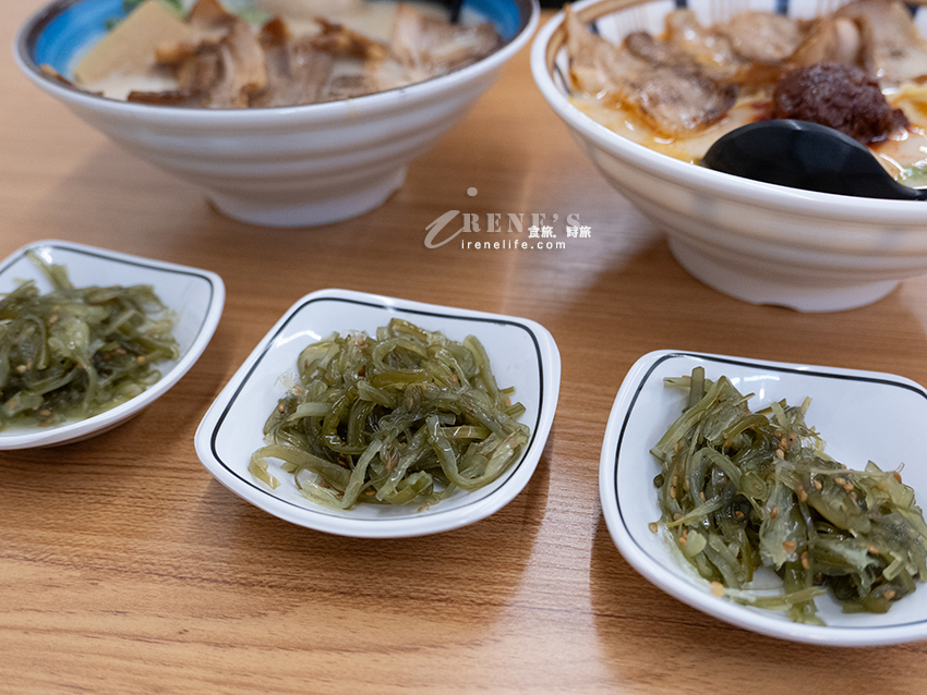 無限續麵的拉麵最便宜只要155元，甜品30元吃到飽，新開幕還送一碟小菜