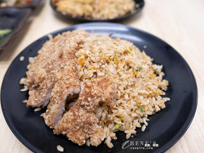 北投市場平價熱炒，經濟實惠的用餐選擇，排骨炒飯、雞排炒飯不貴份量足