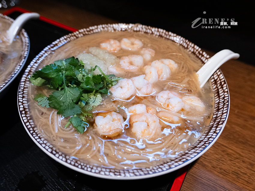 捷運台北橋站巷弄裡很有日式氛圍的章魚燒專賣店，另有大腸麵線、鮮蝦麵線