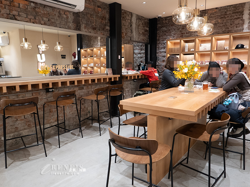 全台首間「Coach Play」概念店，複合式餐飲，咖啡、千層餅、霜淇淋，獨家Coach紙袋好可愛