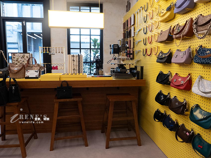 全台首間「Coach Play」概念店，複合式餐飲，咖啡、千層餅、霜淇淋，獨家Coach紙袋好可愛