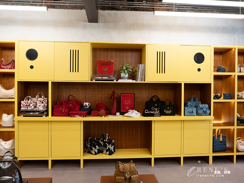 全台首間「Coach Play」概念店，複合式餐飲，咖啡、千層餅、霜淇淋，獨家Coach紙袋好可愛