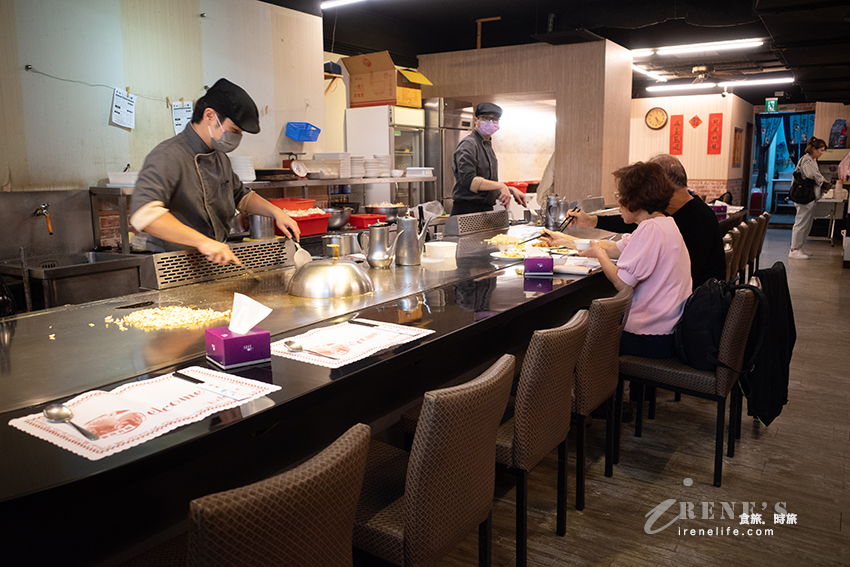 淡水捷運站好吃鐵板燒推薦，最便宜套餐只要150元，白飯濃湯飲料無限供應，還有可愛店貓坐鎮