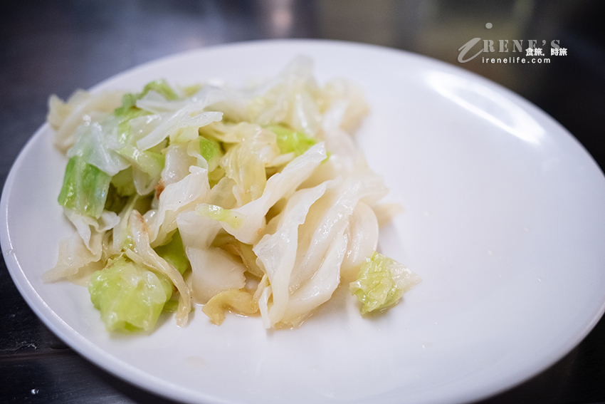 淡水捷運站好吃鐵板燒推薦，最便宜套餐只要150元，白飯濃湯飲料無限供應，還有可愛店貓坐鎮