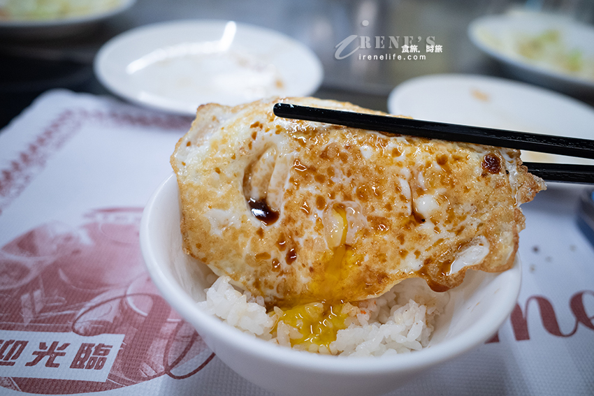 淡水捷運站好吃鐵板燒推薦，最便宜套餐只要150元，白飯濃湯飲料無限供應，還有可愛店貓坐鎮