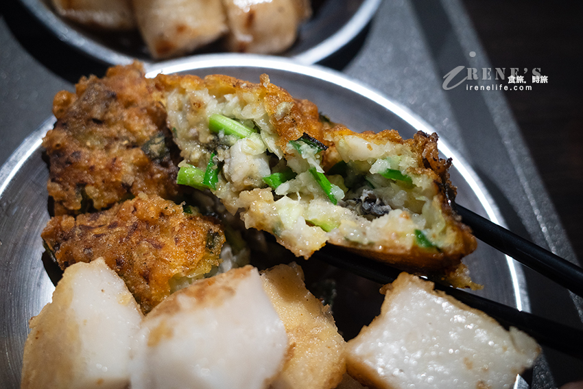 從攤販變店面的迪化街人氣古早味蚵嗲，全都銅板價，蚵仔超大超肥美