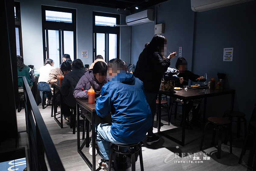 從攤販變店面的迪化街人氣古早味蚵嗲，全都銅板價，蚵仔超大超肥美