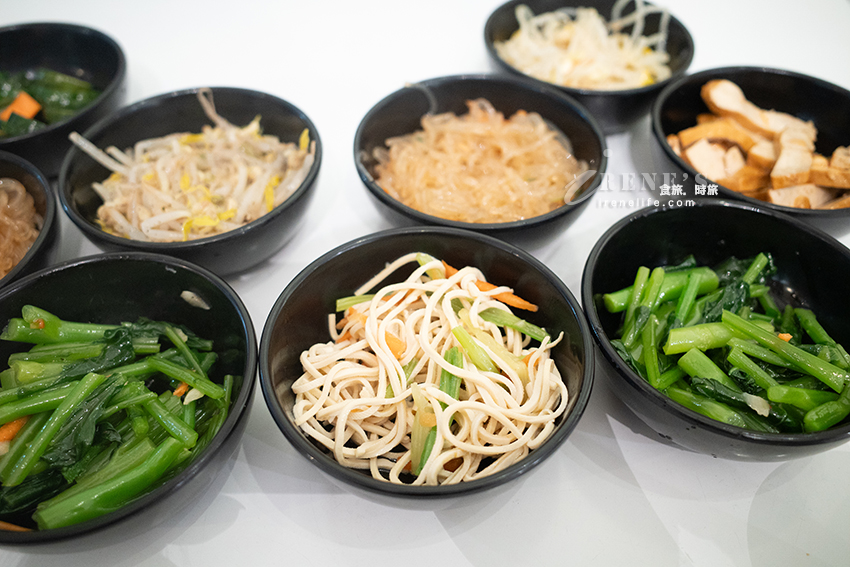 輔大平價韓式料理,均一價180元,飲料、小菜無限量供應,讓學生吃得飽又沒負擔 輔大平價韓式料理,均一價180元,飲料、小菜無限量供應,讓學生吃得飽又沒負擔
