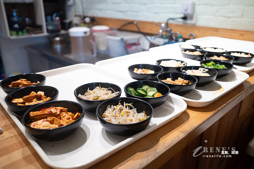 輔大平價韓式料理，均一價180元，飲料、小菜無限量供應，讓學生吃得飽又沒負擔
