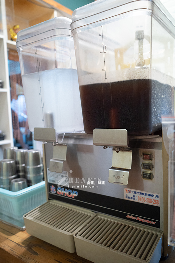 輔大平價韓式料理,均一價180元,飲料、小菜無限量供應,讓學生吃得飽又沒負擔 輔大平價韓式料理,均一價180元,飲料、小菜無限量供應,讓學生吃得飽又沒負擔
