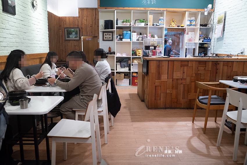 輔大平價韓式料理，均一價180元，飲料、小菜無限量供應，讓學生吃得飽又沒負擔