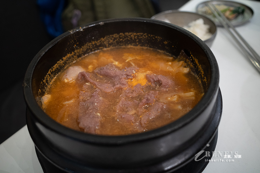 輔大平價韓式料理,均一價180元,飲料、小菜無限量供應,讓學生吃得飽又沒負擔 輔大平價韓式料理,均一價180元,飲料、小菜無限量供應,讓學生吃得飽又沒負擔