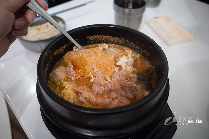 輔大平價韓式料理,均一價180元,飲料、小菜無限量供應,讓學生吃得飽又沒負擔 輔大平價韓式料理,均一價180元,飲料、小菜無限量供應,讓學生吃得飽又沒負擔