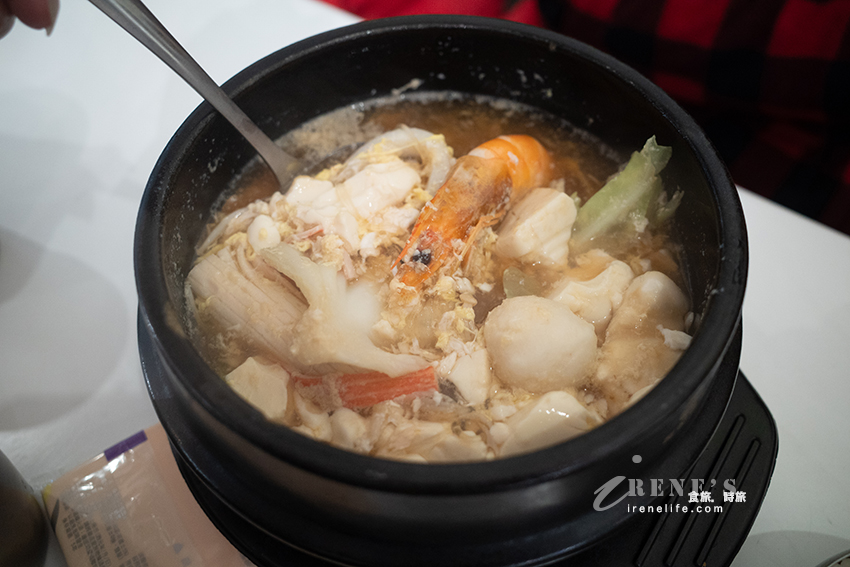 輔大平價韓式料理,均一價180元,飲料、小菜無限量供應,讓學生吃得飽又沒負擔 輔大平價韓式料理,均一價180元,飲料、小菜無限量供應,讓學生吃得飽又沒負擔