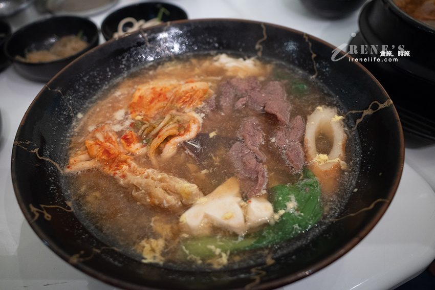 輔大平價韓式料理,均一價180元,飲料、小菜無限量供應,讓學生吃得飽又沒負擔 輔大平價韓式料理,均一價180元,飲料、小菜無限量供應,讓學生吃得飽又沒負擔