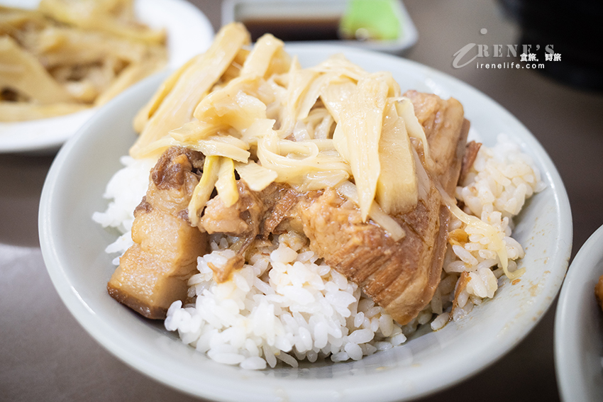 南部味的魯肉飯、虱目魚湯，海鮮粥料多味美超大碗，想吃魚腸請早上9:30前到才有機會