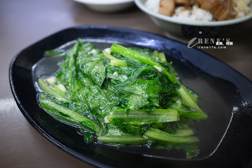 南部味的魯肉飯、虱目魚湯，海鮮粥料多味美超大碗，想吃魚腸請早上9:30前到才有機會