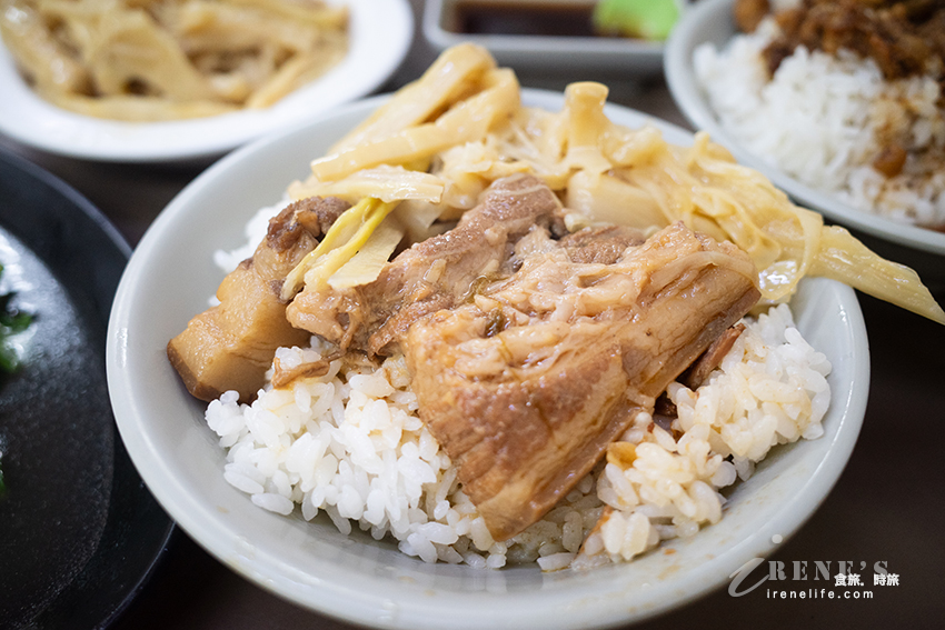 南部味的魯肉飯、虱目魚湯，海鮮粥料多味美超大碗，想吃魚腸請早上9:30前到才有機會
