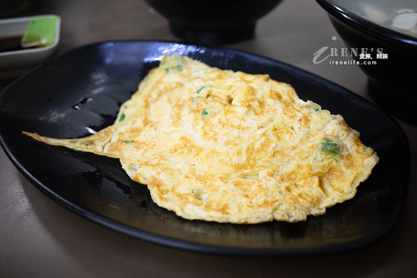 南部味的魯肉飯、虱目魚湯，海鮮粥料多味美超大碗，想吃魚腸請早上9:30前到才有機會