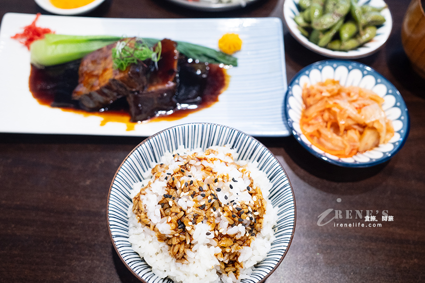蘆洲隱藏版中式套餐咖啡店,東坡肉、油雞腿、酸菜牛全都吃的到,一個人就開吃 蘆洲隱藏版中式套餐咖啡店,東坡肉、油雞腿、酸菜牛全都吃的到,一個人就開吃