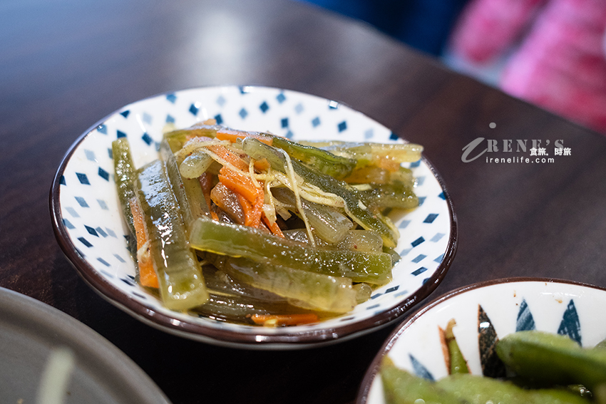 蘆洲隱藏版中式套餐咖啡店,東坡肉、油雞腿、酸菜牛全都吃的到,一個人就開吃 蘆洲隱藏版中式套餐咖啡店,東坡肉、油雞腿、酸菜牛全都吃的到,一個人就開吃