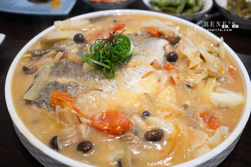 蘆洲隱藏版中式套餐咖啡店,東坡肉、油雞腿、酸菜牛全都吃的到,一個人就開吃 蘆洲隱藏版中式套餐咖啡店,東坡肉、油雞腿、酸菜牛全都吃的到,一個人就開吃