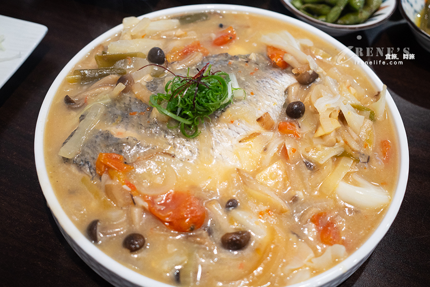 蘆洲隱藏版中式套餐咖啡店,東坡肉、油雞腿、酸菜牛全都吃的到,一個人就開吃 蘆洲隱藏版中式套餐咖啡店,東坡肉、油雞腿、酸菜牛全都吃的到,一個人就開吃