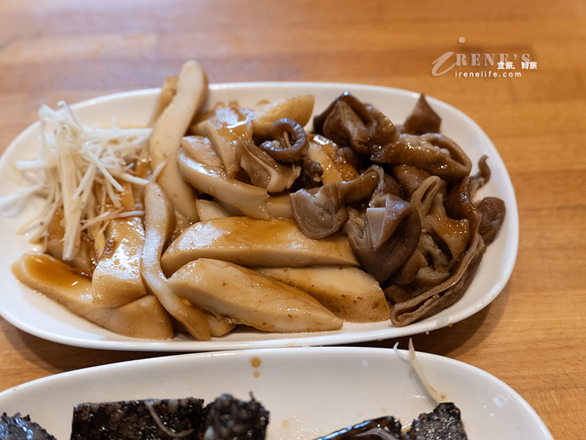 百吃不膩的雙月食品社,挑戰表面張力的雞湯,新品富士吻仔山拌飯很特別 百吃不膩的雙月食品社,挑戰表面張力的雞湯,新品富士吻仔山拌飯很特別