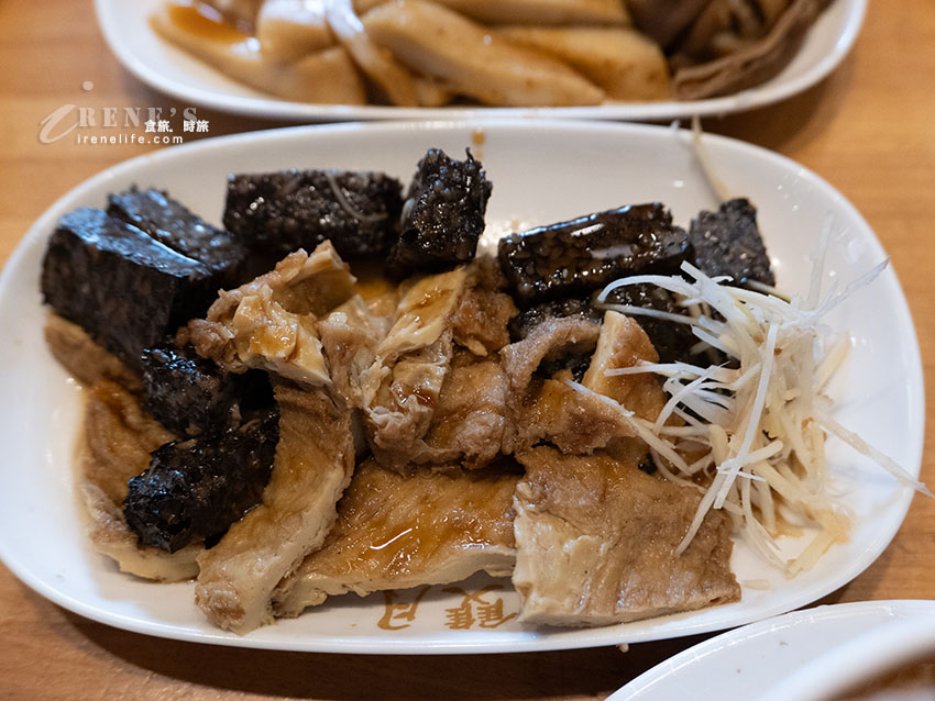 百吃不膩的雙月食品社,挑戰表面張力的雞湯,新品富士吻仔山拌飯很特別 百吃不膩的雙月食品社,挑戰表面張力的雞湯,新品富士吻仔山拌飯很特別