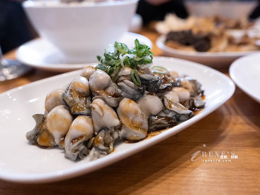 百吃不膩的雙月食品社，挑戰表面張力的雞湯，新品富士吻仔山拌飯很特別