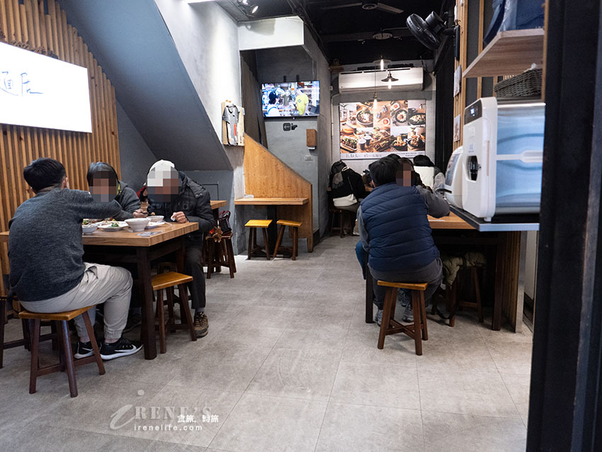 大溪老街排隊文青麵店，滷汁顏色超誘人，紅油抄手搭配獨門辣醬香中帶辣十分過癮