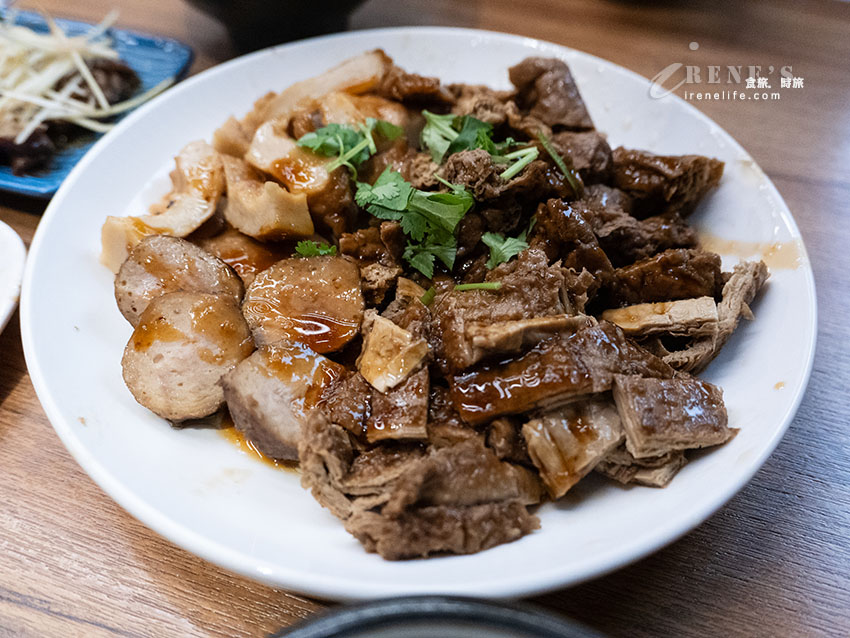 大溪老街排隊文青麵店，滷汁顏色超誘人，紅油抄手搭配獨門辣醬香中帶辣十分過癮