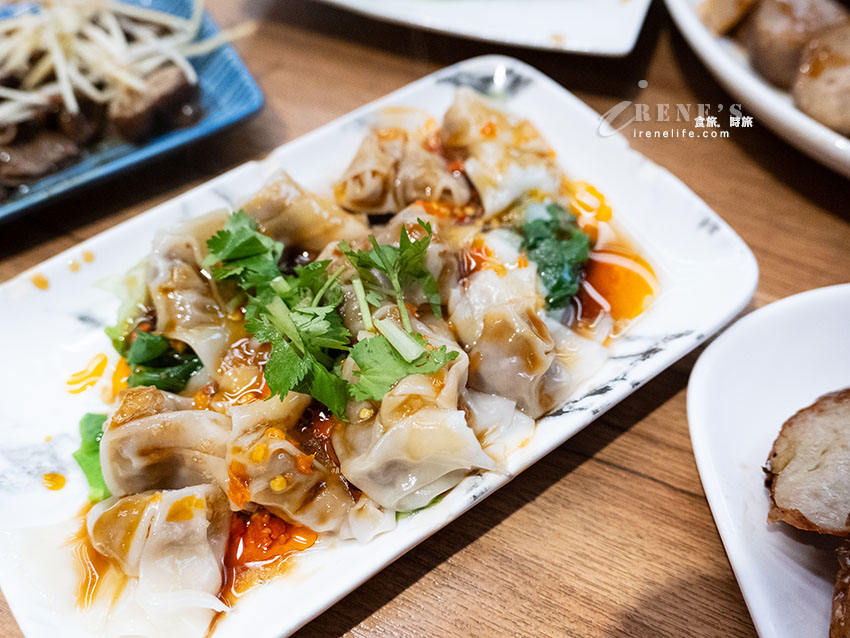 大溪老街排隊文青麵店，滷汁顏色超誘人，紅油抄手搭配獨門辣醬香中帶辣十分過癮