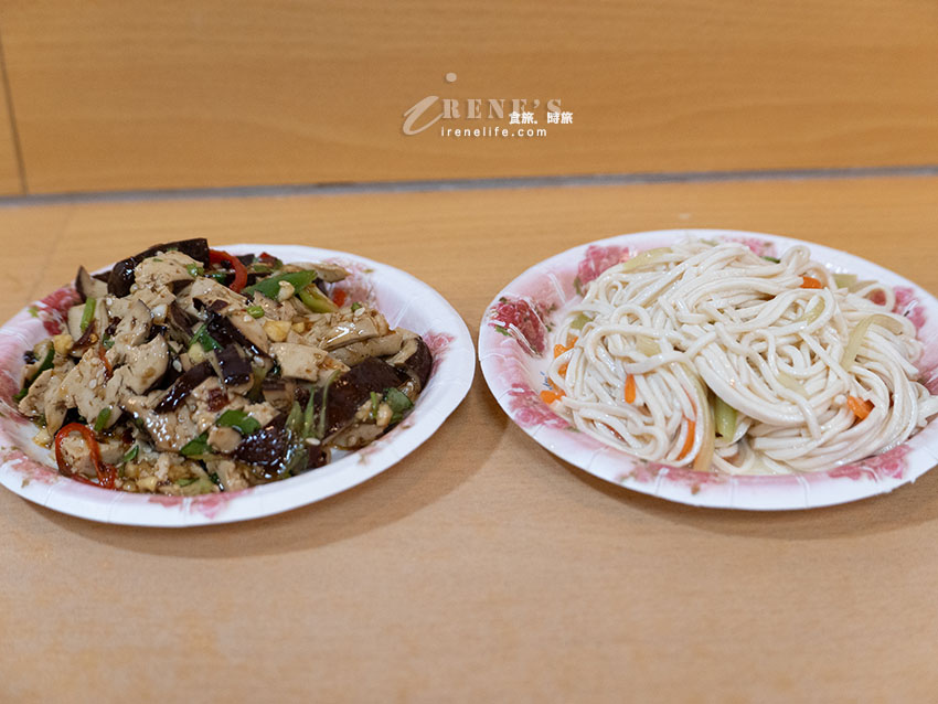 還沒開門就先排隊！捷運中山站人氣排隊小吃店，店內超多日本人，幾乎桌桌都有蒸餃