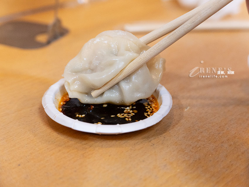 還沒開門就先排隊！捷運中山站人氣排隊小吃店，店內超多日本人，幾乎桌桌都有蒸餃